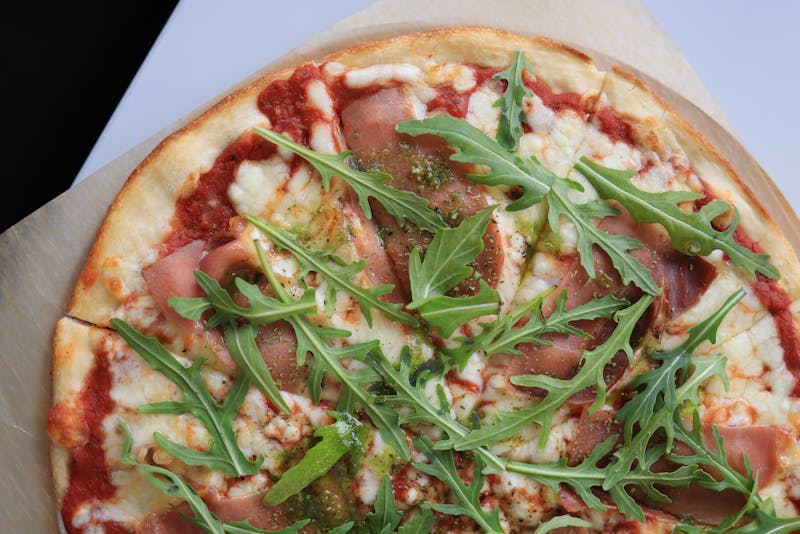 Prosciutto arugula fig pizza